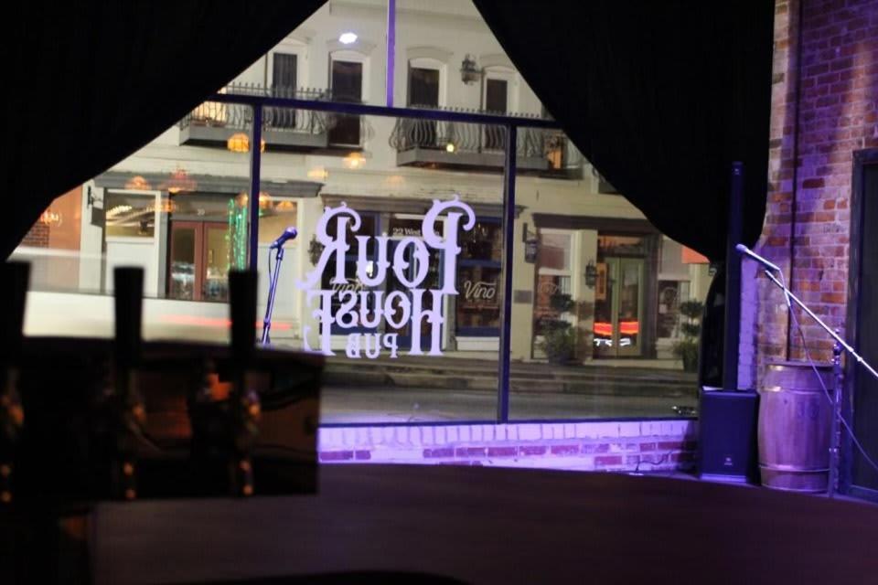 Eagle'S Landing Loft-Downtown Above Bull & Barrel Apartment สเตทส์โบโร ภายนอก รูปภาพ